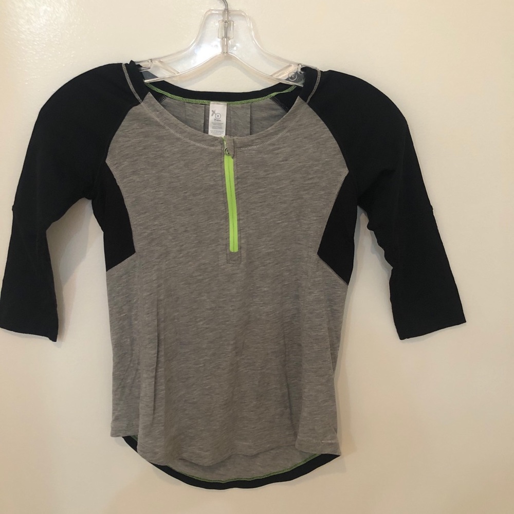 Ivivva workout shirt size 8 black and light green